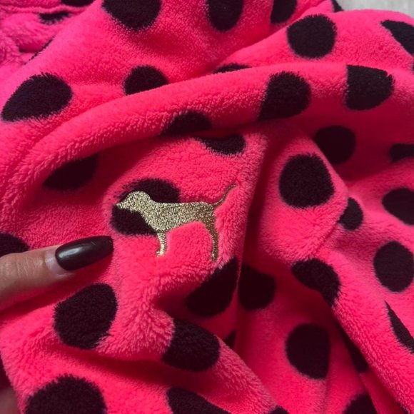 Victoria’s Secret PINK short robe! 😍 - Picture 4 of 4